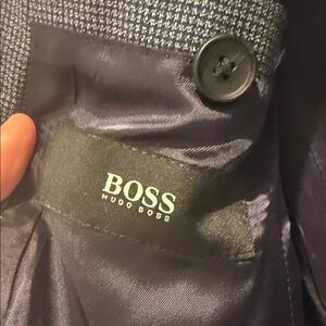 Hugo Boss Men's Dark Blue Checked Sport Coat. 100% Wool